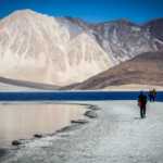 wisata-ladakh-dengan-panorama-pegunungan-himalaya