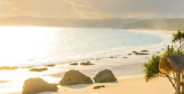 panorama-indah-pantai-nihiwatu-sumba-barat