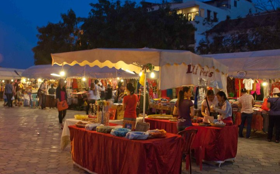 keunikan-pasar-malam-kamboja-dan-kuliner-lokal
