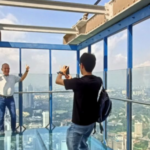 menikmati-keindahan-kota-dari-kl-tower-sky-deck