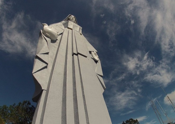 review-monumento-a-la-virgen-de-la-paz-di-trujillo