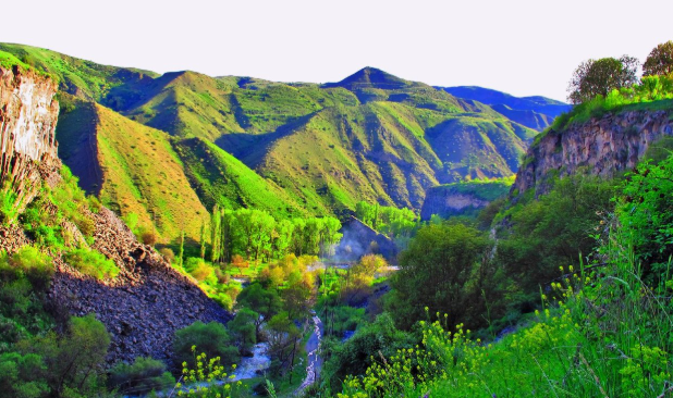 petualangan-alam-di-garni-gorge-dan-air-terjun