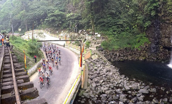 Eksplorasi Air Terjun dan Lembah Indah di Garni Gorge