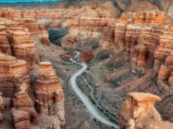 Menyusuri Taman Nasional Charyn Canyon yang Spektakuler