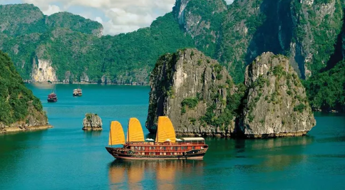 Review Wisata Halong Bay Keindahan Teluk Naga di Vietnam