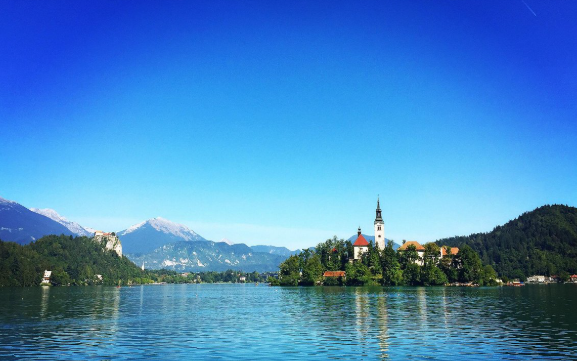 Review Lake Bled Pesona Pulau Gereja Cantik di Slovenia