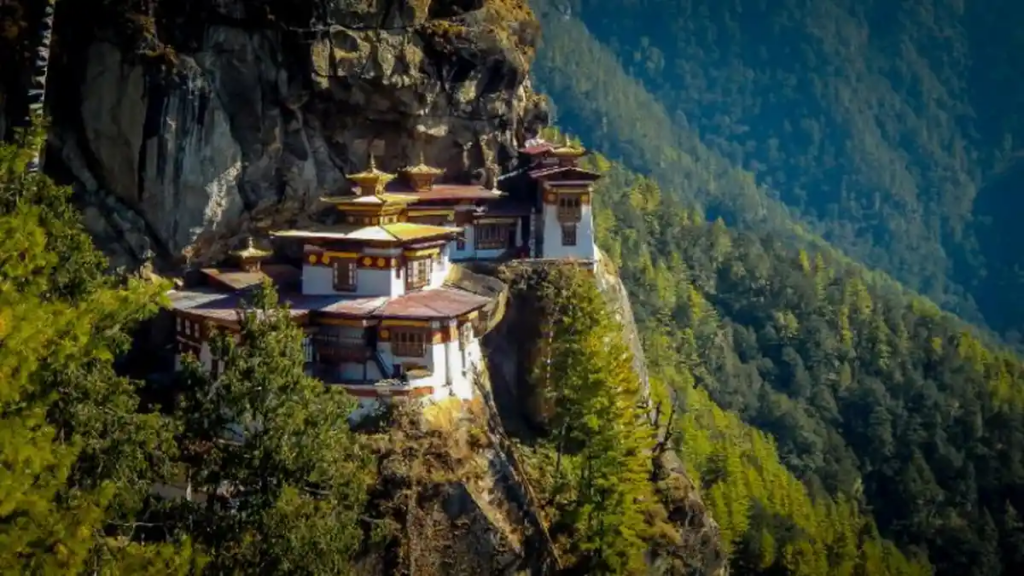 Review Wisata Bhutan Kerajaan Bahagia Himalaya